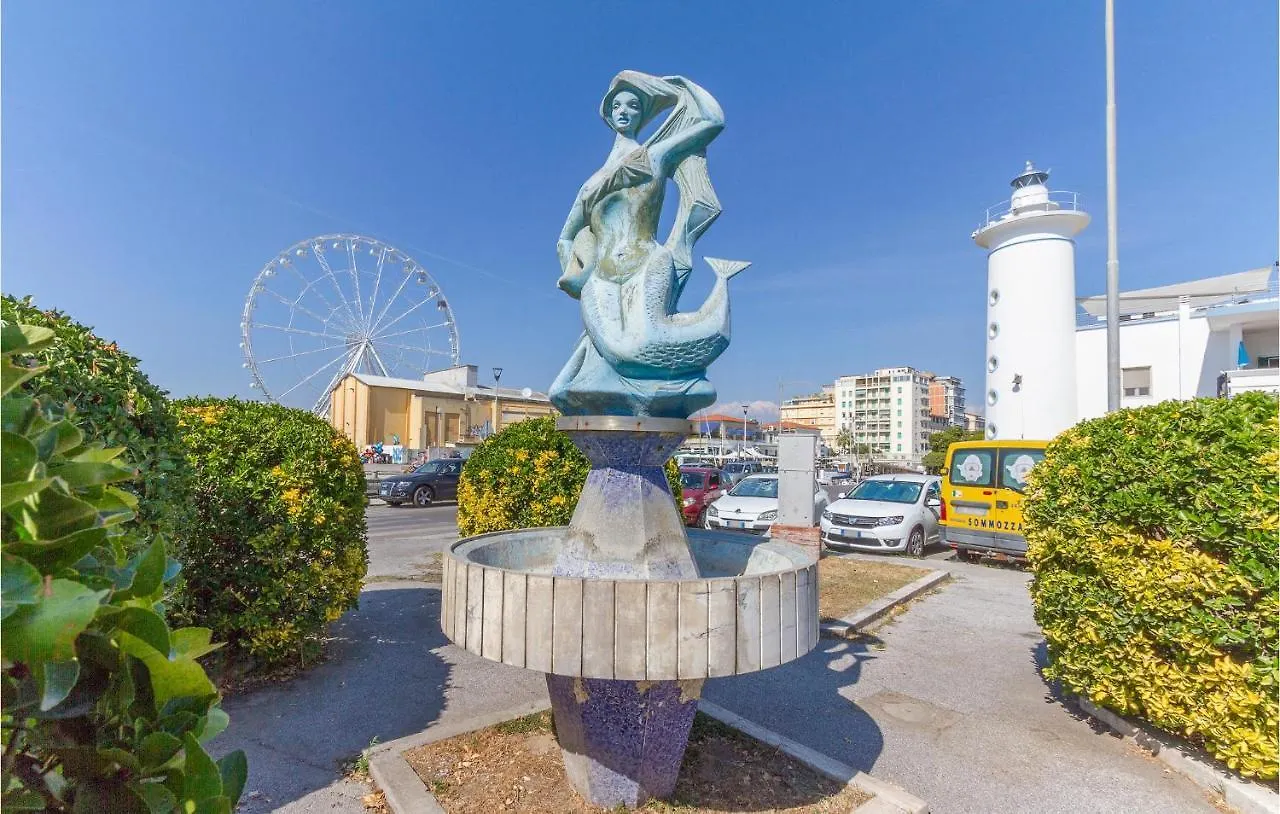 Amazing Apartment In Viareggio With Kitchen إيطاليا